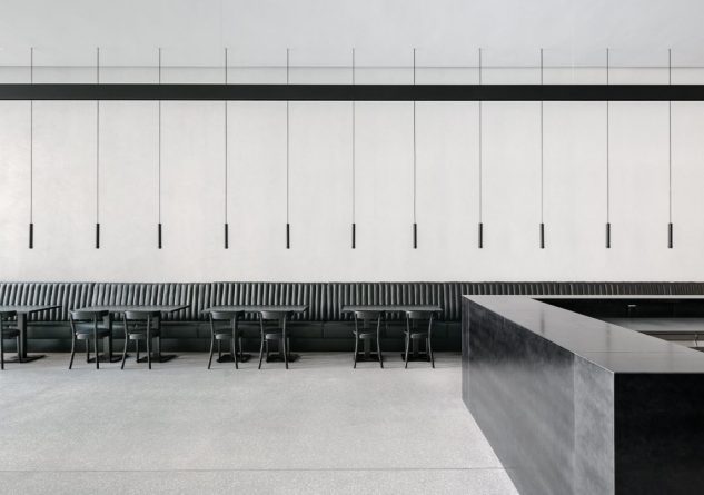 Geradlinige Beleuchtung im Café des Kunstmuseums Lausanne