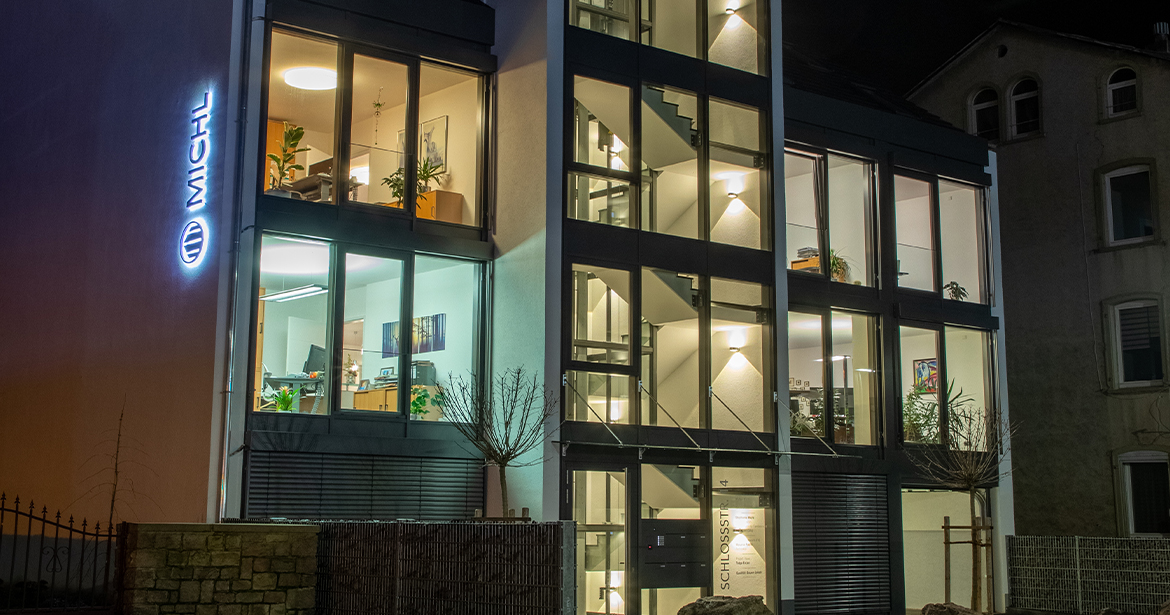 Puk Leuchten von Top Light bringen einen Neubau zum Strahlen