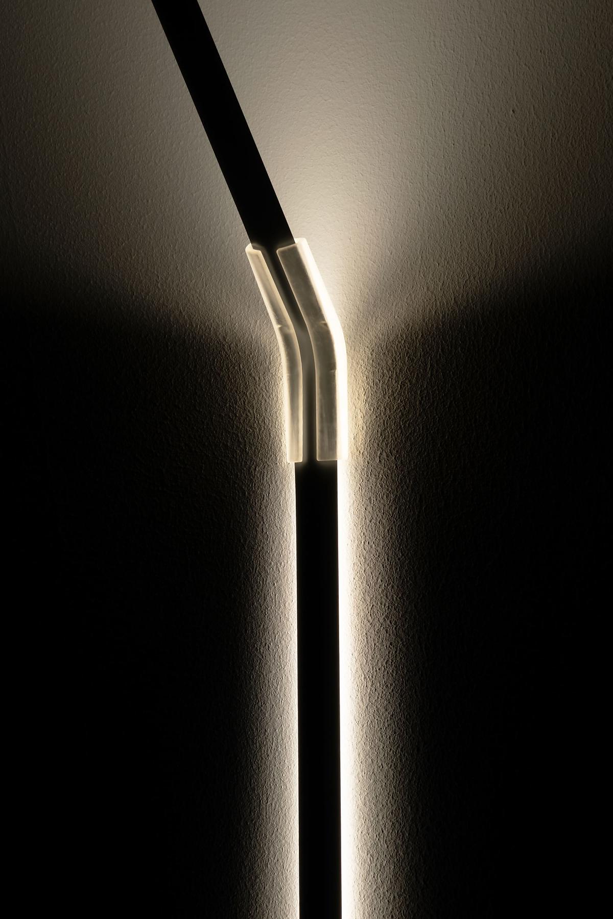Ingo Maurer Wandleuchte Measure Light vereint Leichtigkeit und Steifigkeit